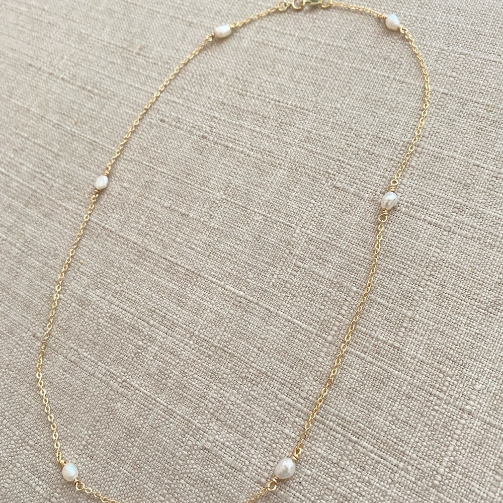 Gold pearl necklace